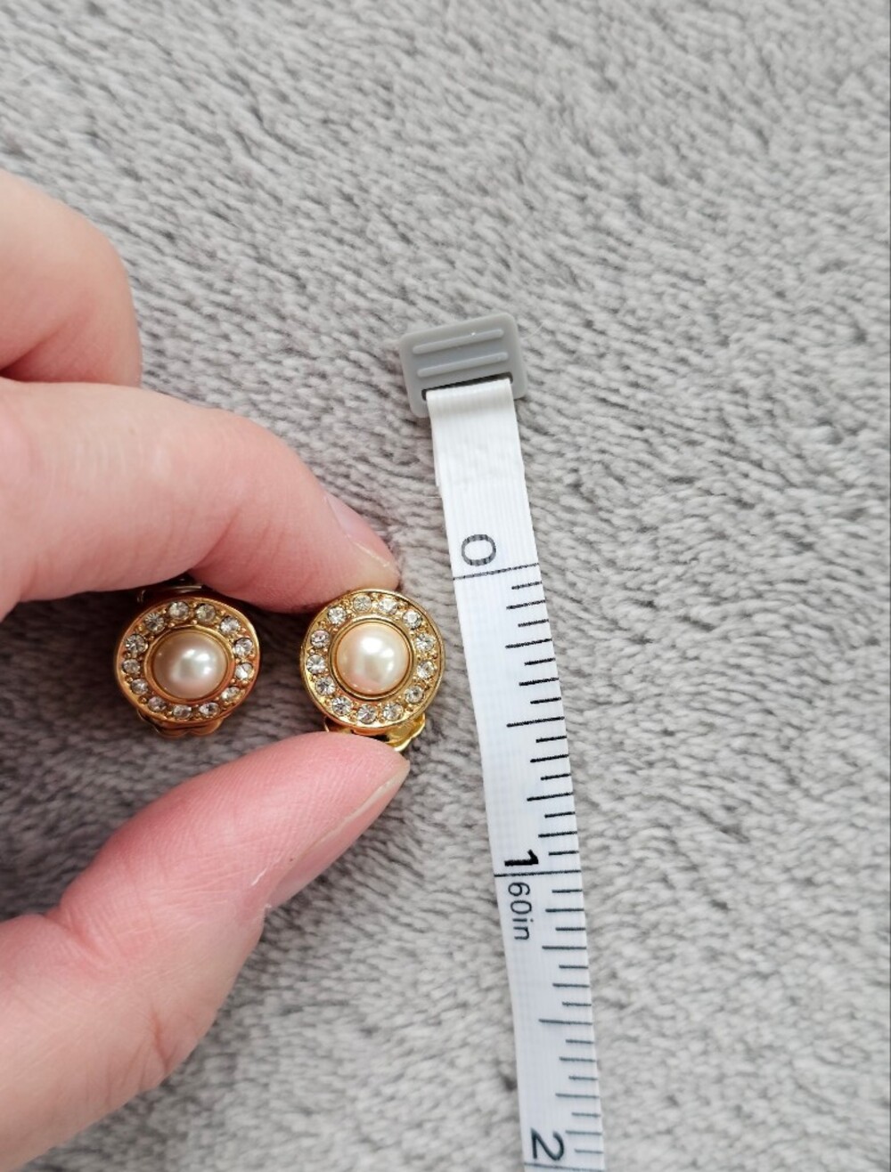 Christian Dior Vintage Clip On Small Faux Pearl and Crystal Earrings - Picture 11 of 16